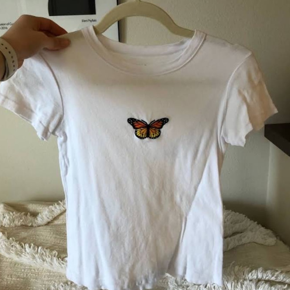 BRANDY MELVILLE - Butterfly Tee